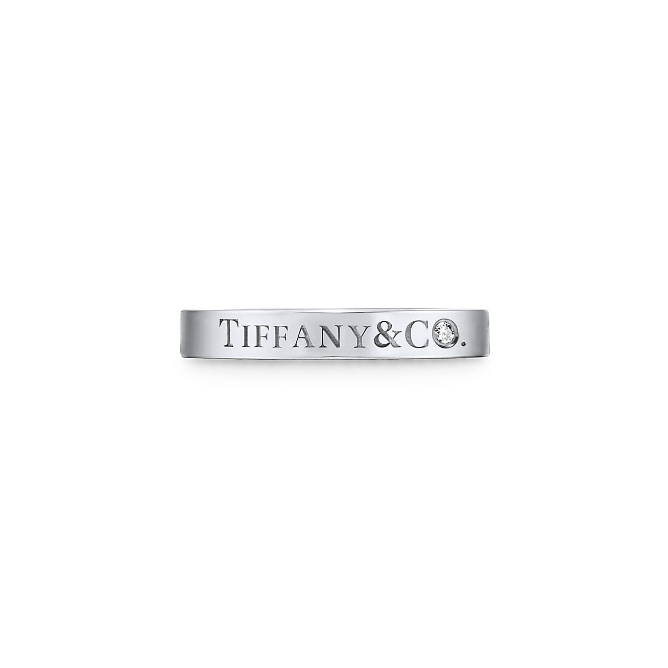 Tiffany & Co.® バンドリング 3mm プラチナ、ダイヤモンド(0.01ct) ¥280,500(税込)
