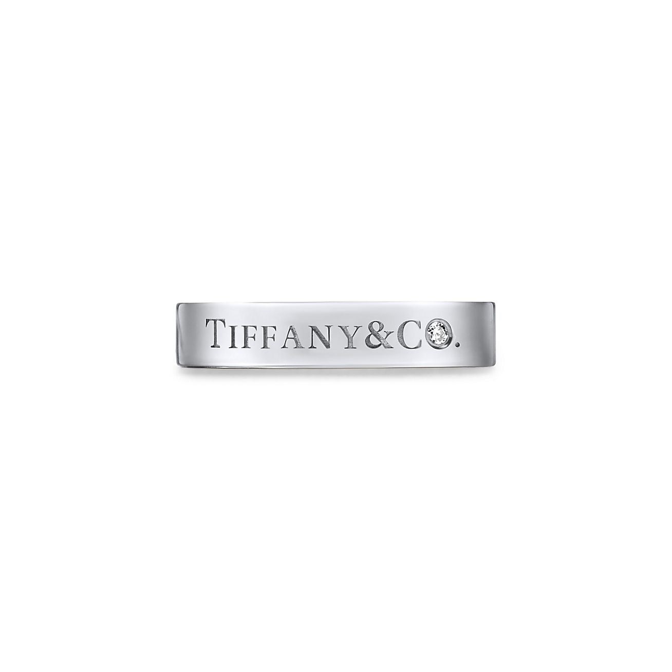 Tiffany & Co.® バンドリング 4mm プラチナ、ダイヤモンド(0.01ct) ¥368,500(税込)